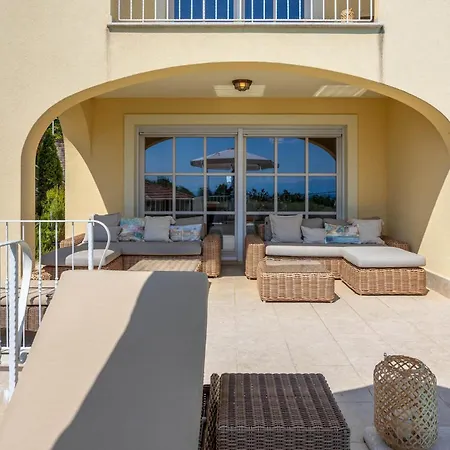 6 Bedroom Cozy Home In Lovran *