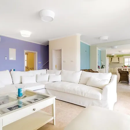 6 Bedroom Cozy Home In Lovran Holiday home *