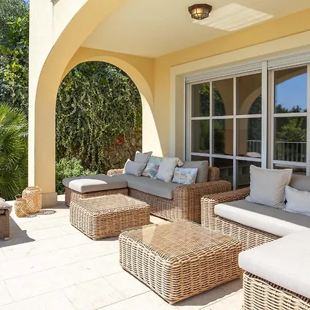 6 Bedroom Cozy Home In Lovran Holiday home *