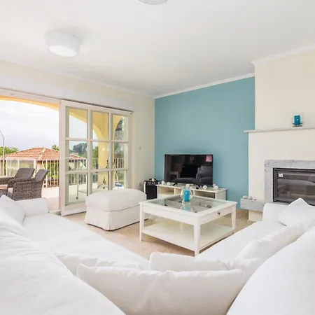 6 Bedroom Cozy Home In Lovran