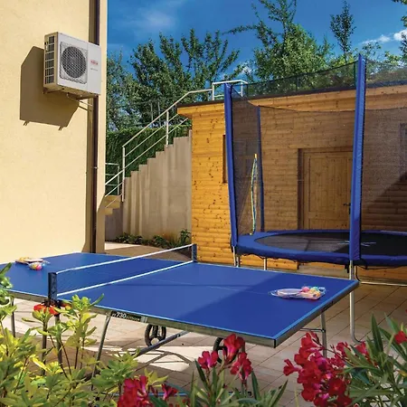 6 Bedroom Cozy Home In Lovran Holiday home