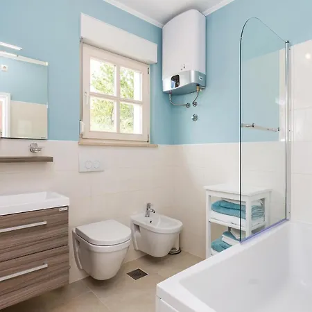 6 Bedroom Cozy Home In Lovran Lovran