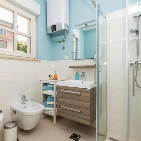 6 Bedroom Cozy Home In Lovran Lovran