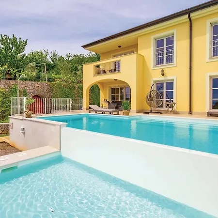 6 Bedroom Cozy Home In Lovran Holiday home